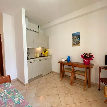 Eden Apartment *