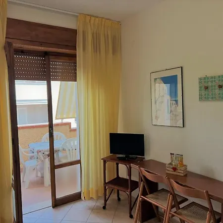 Eden Apartment *