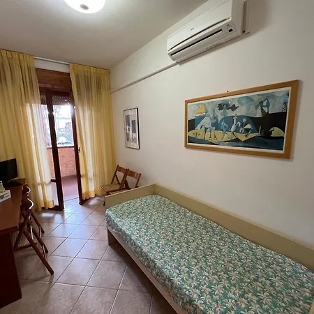 Eden Apartment *